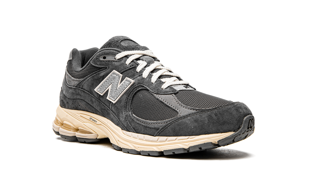 Overkicks - New Balance 2002R Black Dark Grey (M2002RHO) - detalle lateral interior