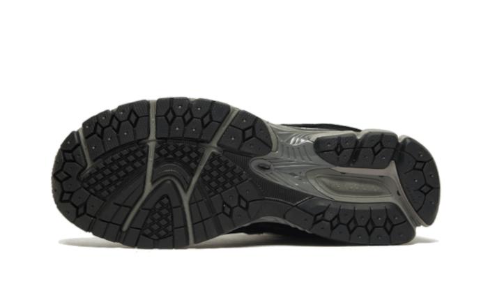 Overkicks - New Balance 2002R Black Dark Grey White (M2002RR1) - par completo