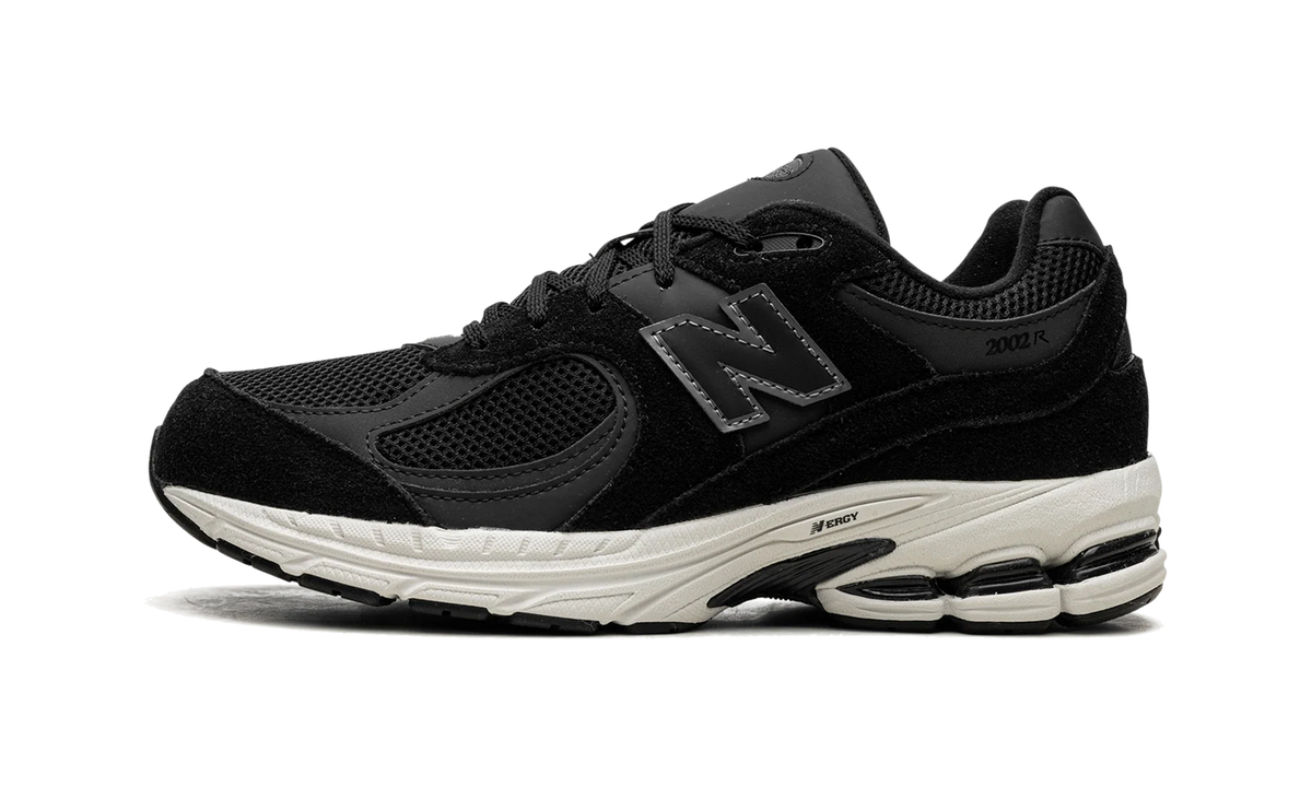 Overkicks - New Balance 2002R Black (GS) (GC2002BK) - vista lateral
