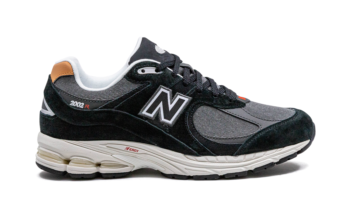 Overkicks - New Balance 2002R Black Sepia (M2002REB) - detalle talón