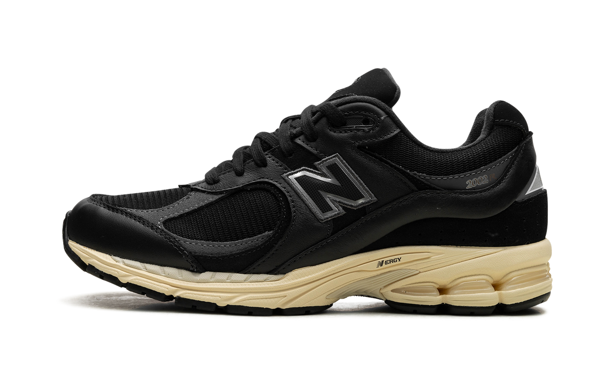 Overkicks - New Balance 2002R Black Vintage (M2002RIB) - vista lateral