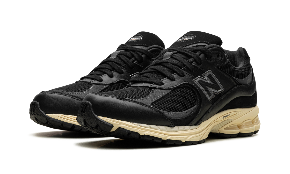 Overkicks - New Balance 2002R Black Vintage (M2002RIB) - vista trasera