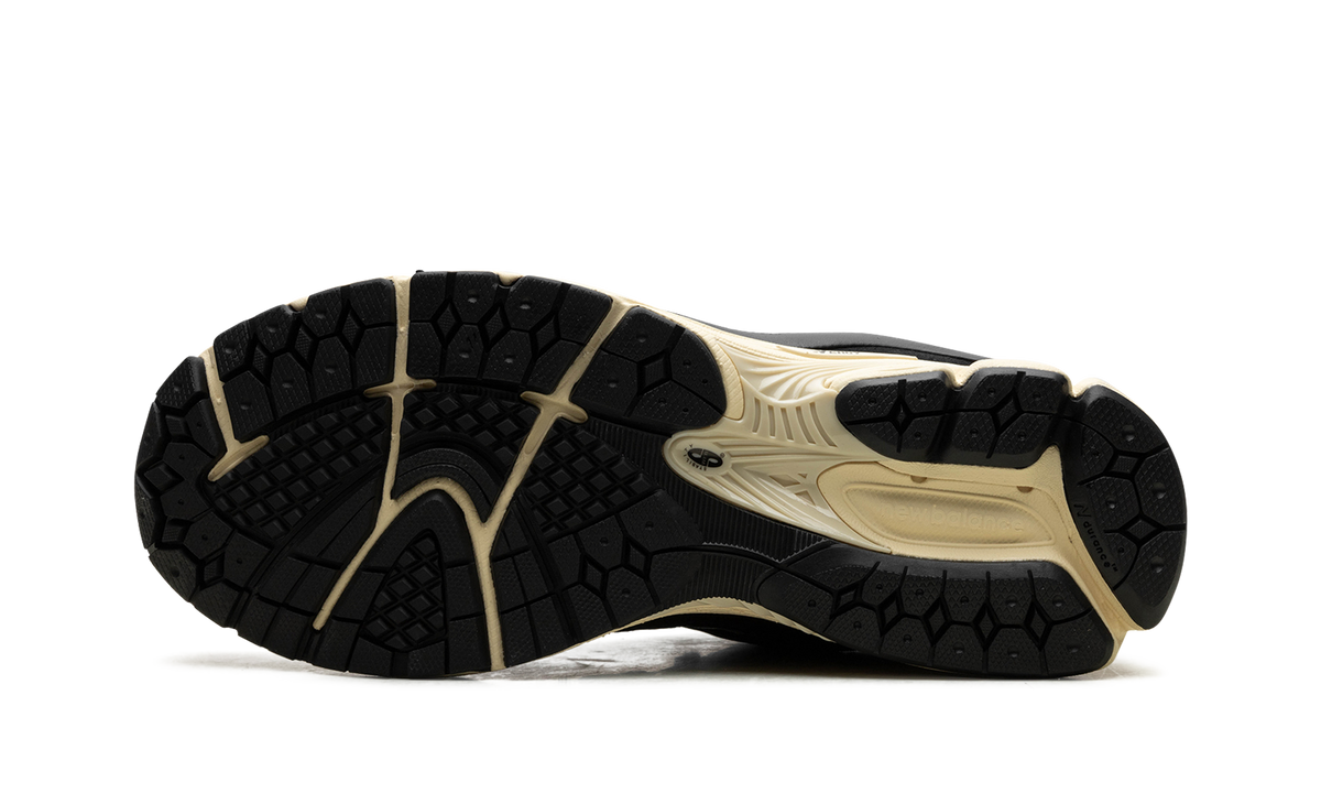Overkicks - New Balance 2002R Black Vintage (M2002RIB) - vista superior