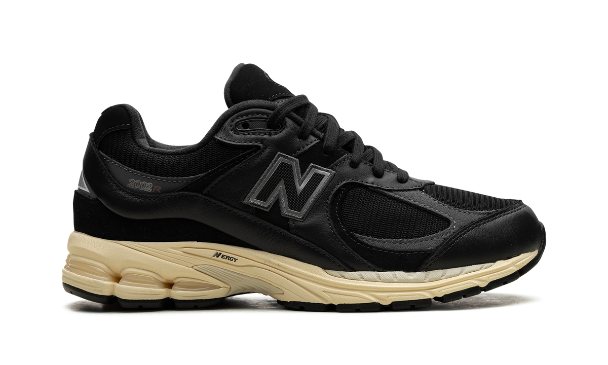 Overkicks - New Balance 2002R Black Vintage (M2002RIB) - detalle talón
