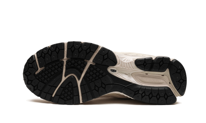 Overkicks - New Balance 2002R Bone Light Aluminum (ML2002RE) - detalle suela