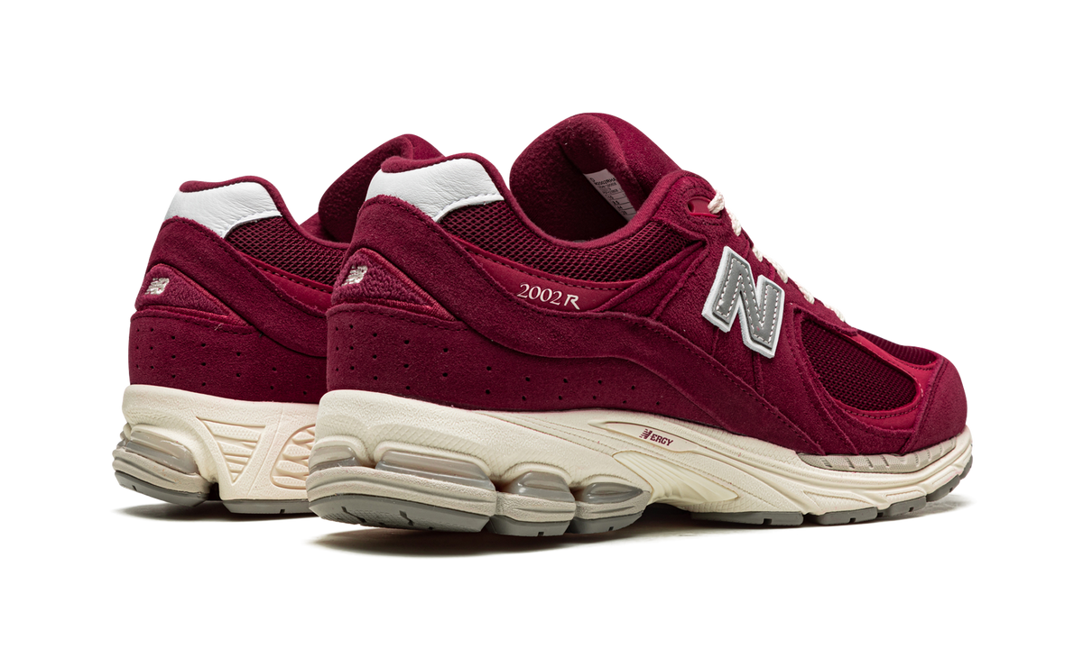 Overkicks - New Balance 2002R Bordeaux (M2002RHA) - par completo