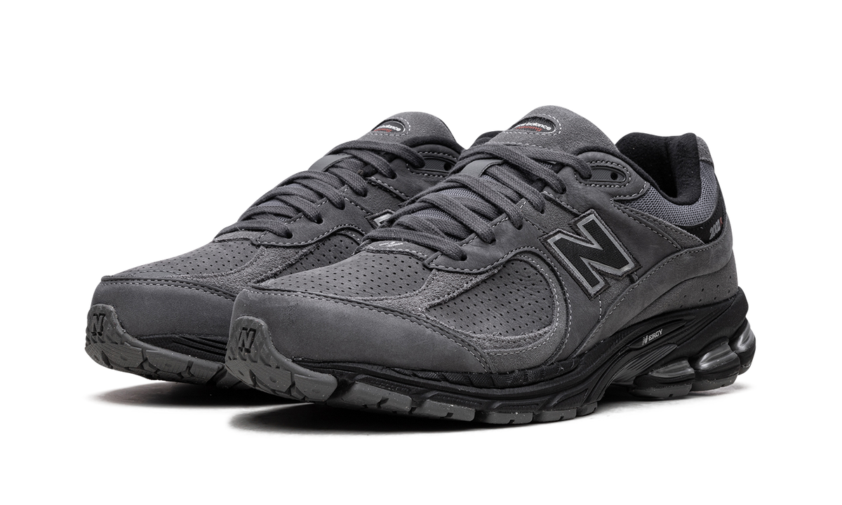 Overkicks - New Balance 2002R Castlerock Black (M2002REH) - vista trasera