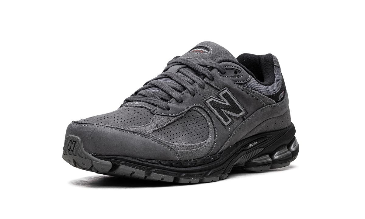 Overkicks - New Balance 2002R Castlerock Black (M2002REH) - detalle suela