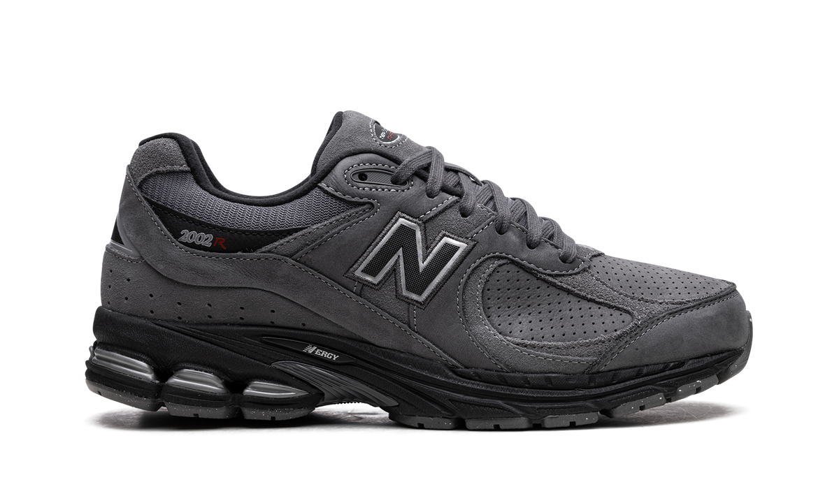 Overkicks - New Balance 2002R Castlerock Black (M2002REH) - detalle talón