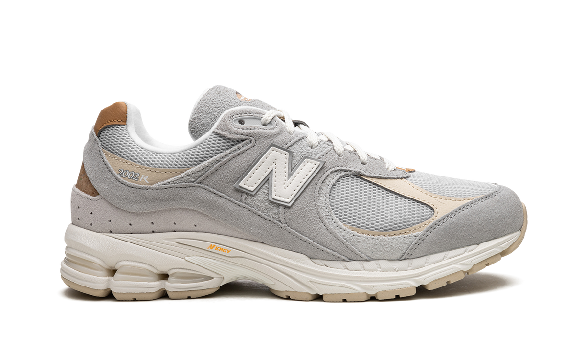 Overkicks - New Balance 2002R Concrete Grey (M2002RSB) - detalle talón
