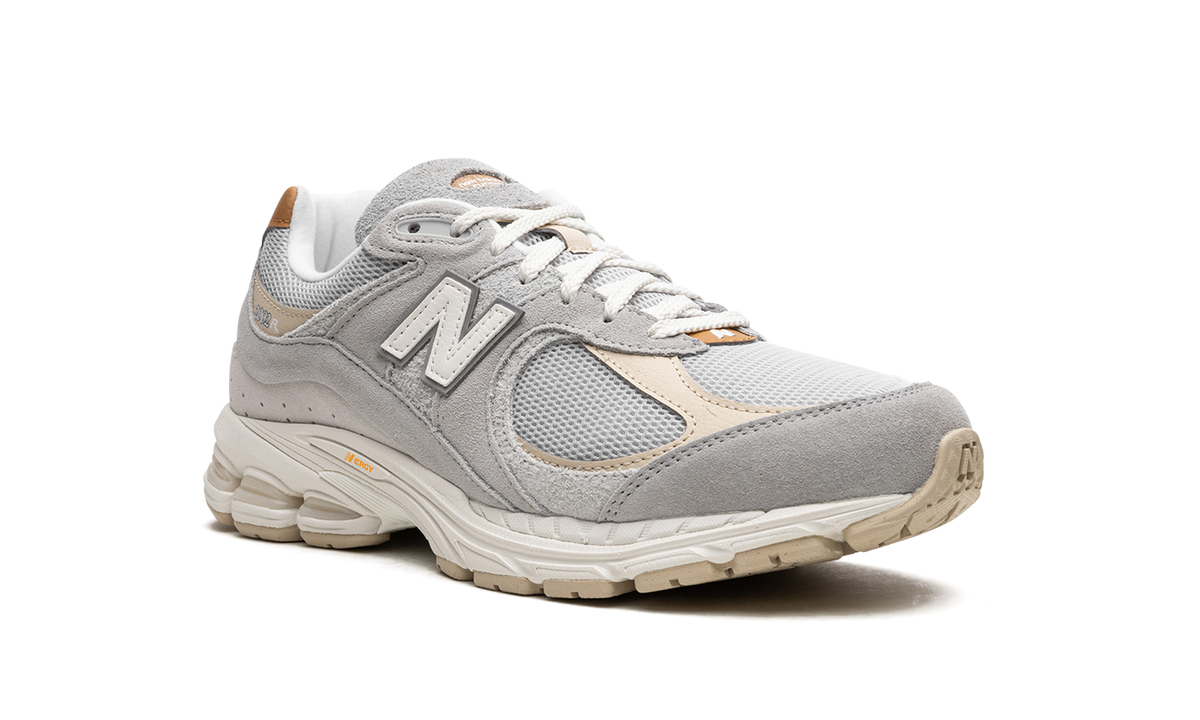 Overkicks - New Balance 2002R Concrete Grey (M2002RSB) - detalle lateral interior