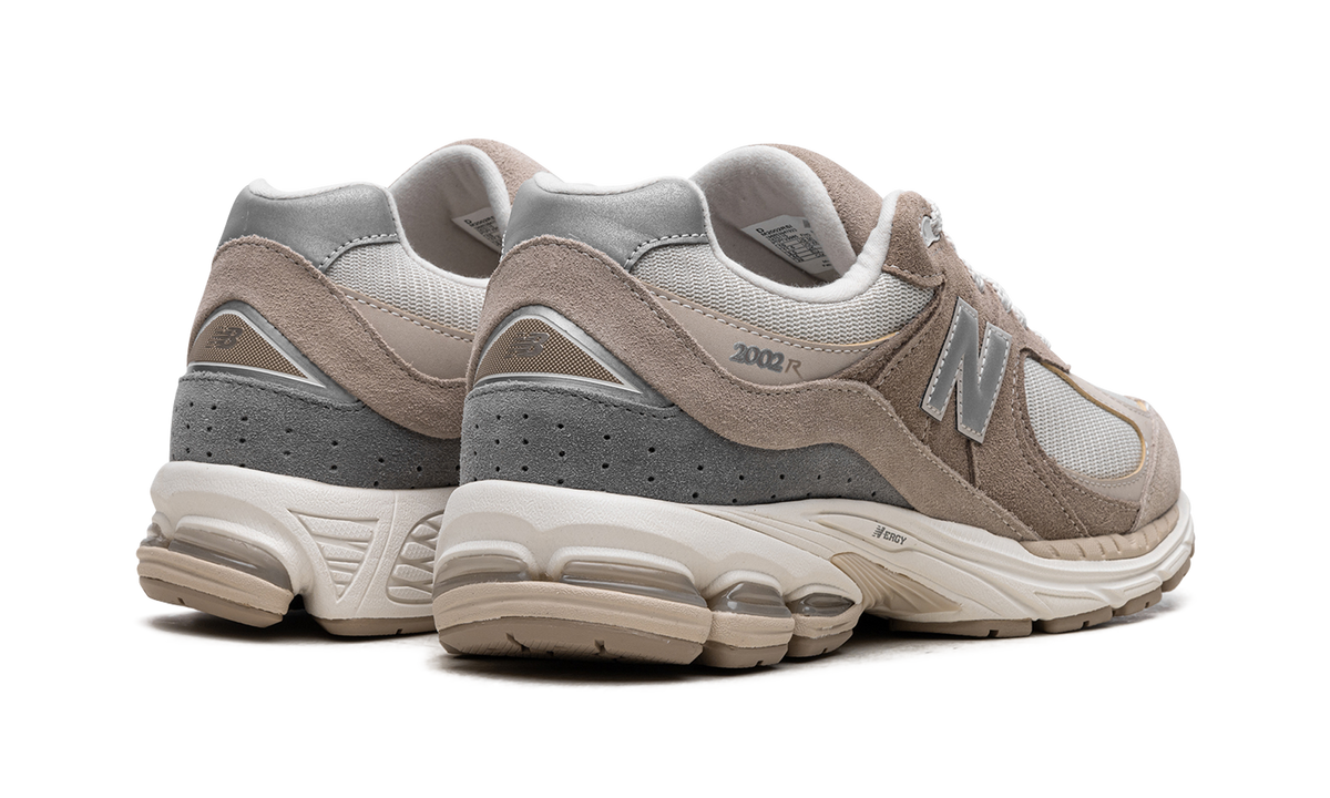 Overkicks - New Balance 2002R Driftwood Sandstone (M2002RSI) - par completo