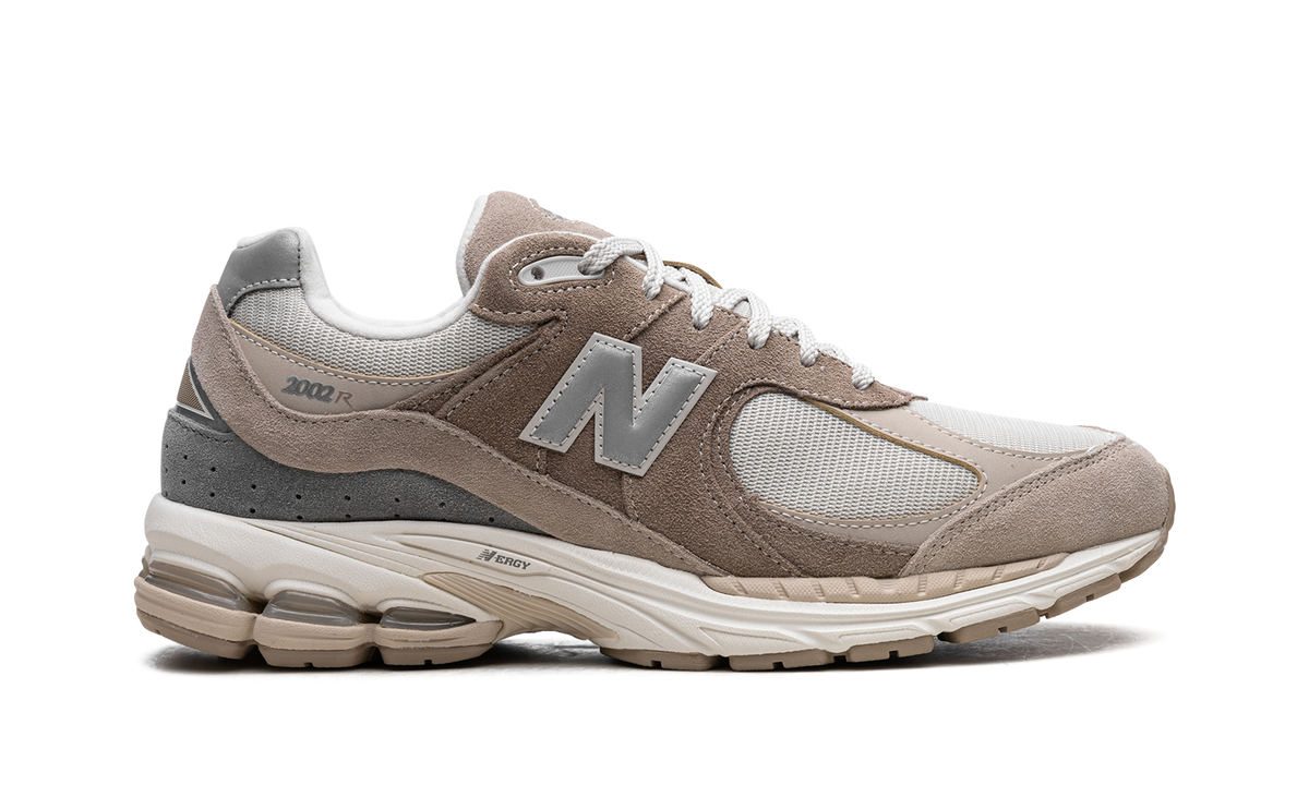 Overkicks - New Balance 2002R Driftwood Sandstone (M2002RSI) - detalle talón