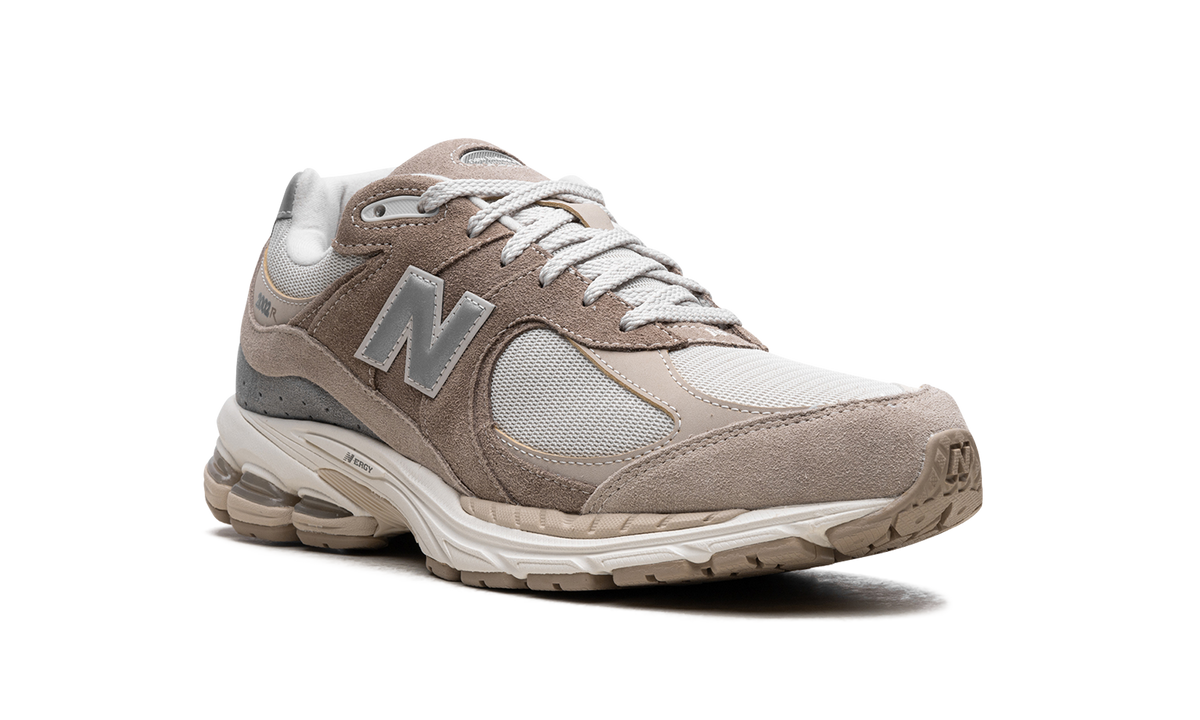 Overkicks - New Balance 2002R Driftwood Sandstone (M2002RSI) - detalle lateral interior