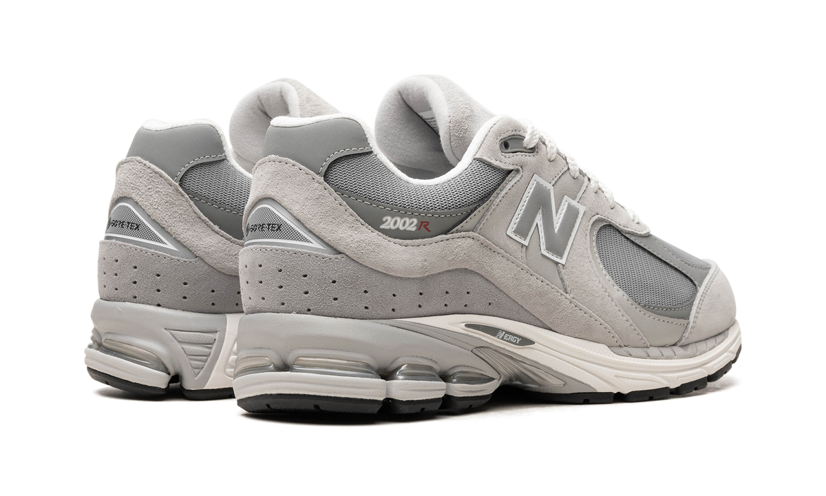 Overkicks - New Balance 2002R Gore-Tex Concrete (M2002RXJ) - par completo