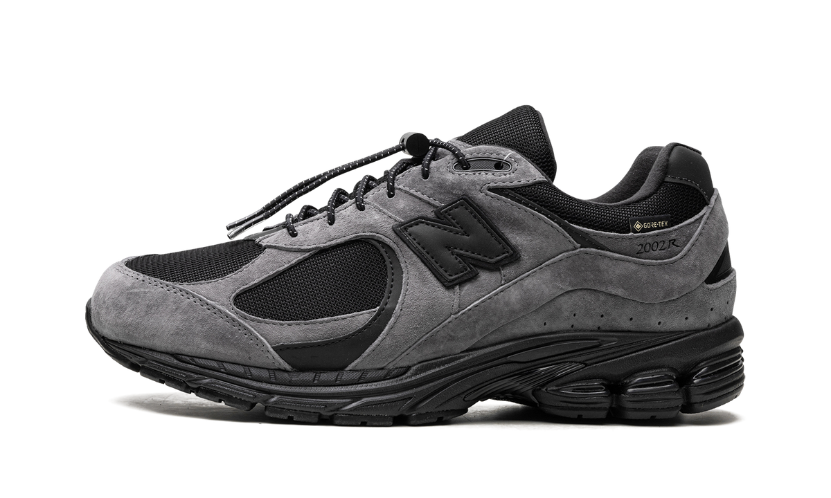 Overkicks - New Balance 2002R Gore-Tex JJJJound Charcoal (M2002RXZ) - vista lateral