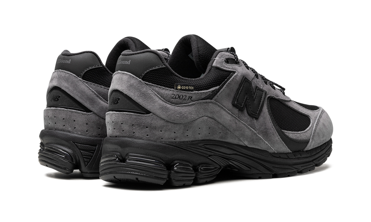 Overkicks - New Balance 2002R Gore-Tex JJJJound Charcoal (M2002RXZ) - par completo
