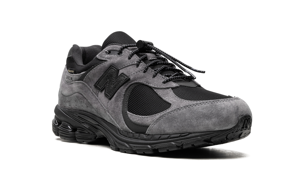 Overkicks - New Balance 2002R Gore-Tex JJJJound Charcoal (M2002RXZ) - detalle lateral interior