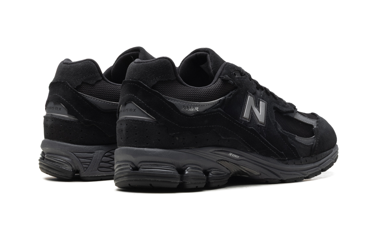 Overkicks - New Balance 2002R Gore-Tex Protection Pack Black Magnet (U20023MB) - par completo