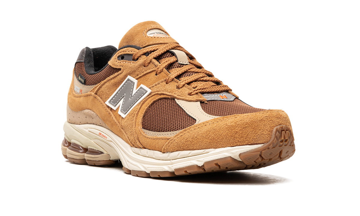 Overkicks - New Balance 2002R Gore-Tex Tobacco (M2002RXG) - detalle lateral interior