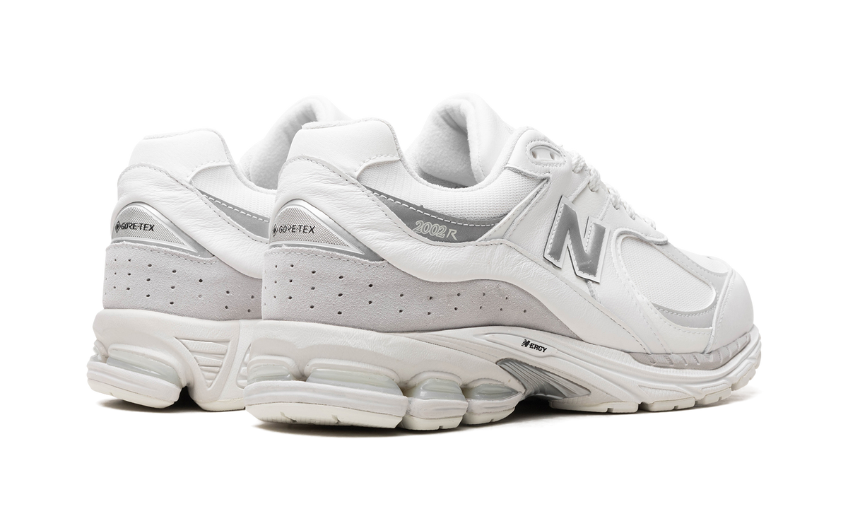 Overkicks - New Balance 2002R Gore-Tex White Brighton Grey (M2002RXM) - par completo