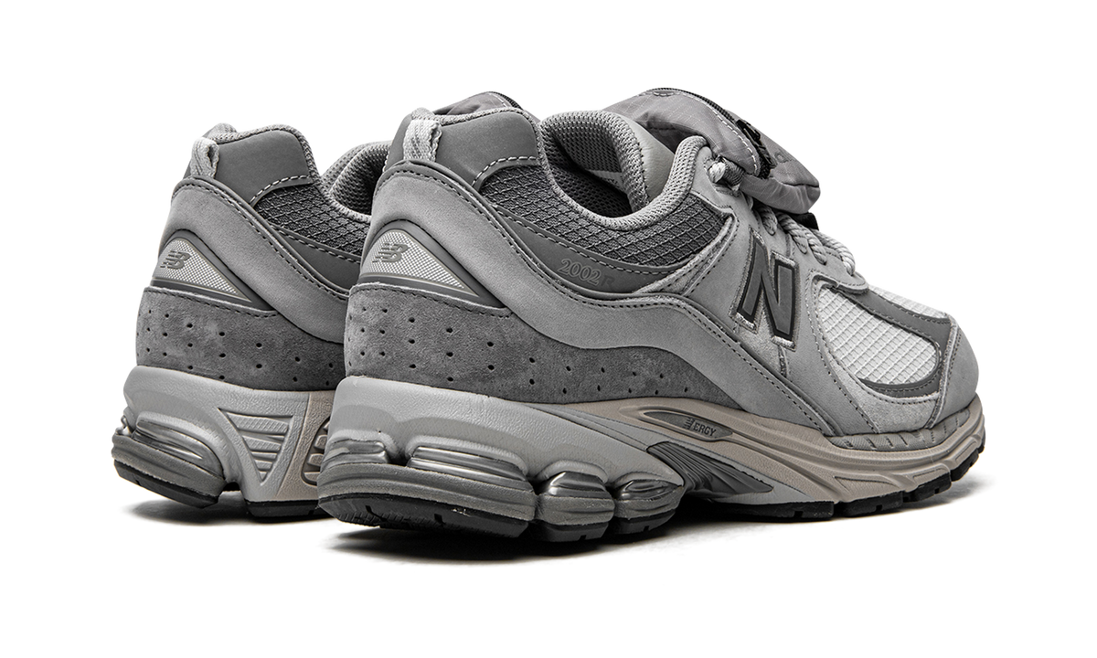 Overkicks - New Balance 2002R Grey Pocket (M2002RVC) - par completo