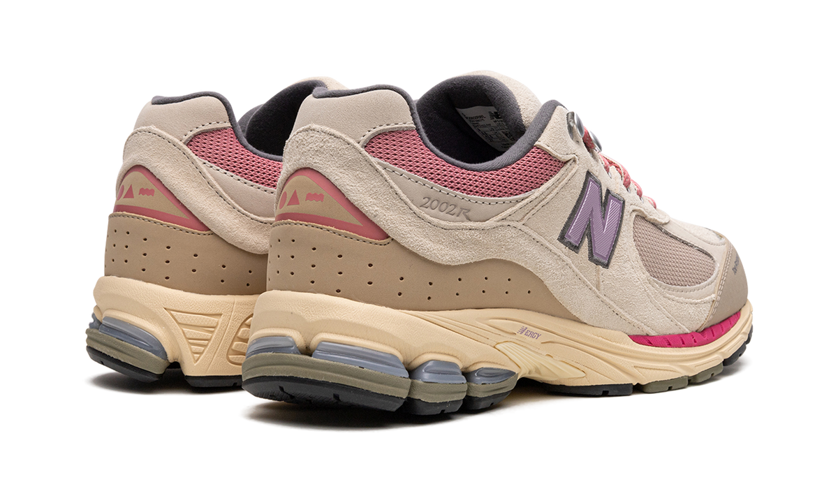 Overkicks - New Balance 2002R Hiking Pack Beige (M2002RWL) - par completo