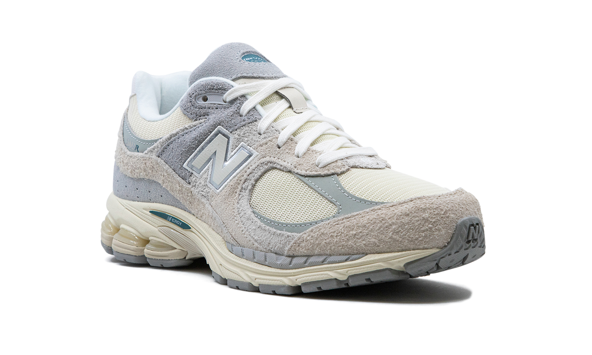Overkicks - New Balance 2002R Linen (M2002REK) - detalle lateral interior