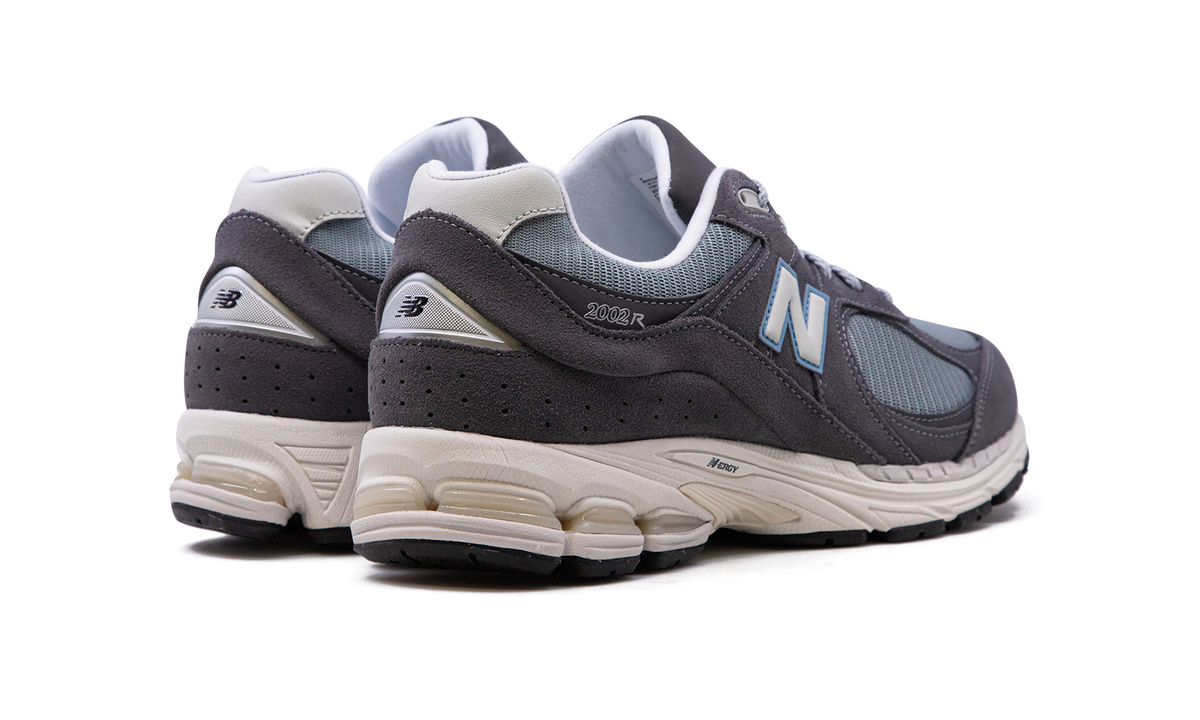 Overkicks - New Balance 2002R Magnent Lead (M2002RFB) - par completo