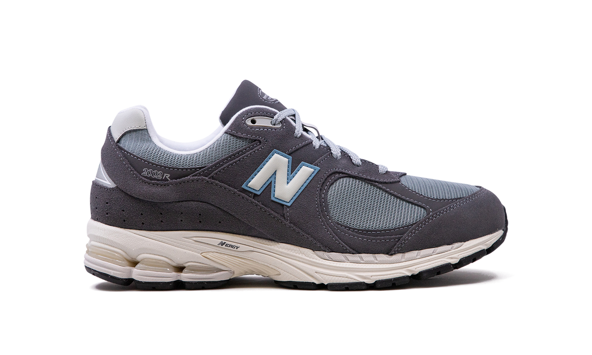 Overkicks - New Balance 2002R Magnent Lead (M2002RFB) - detalle talón
