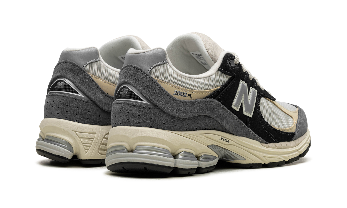 Overkicks - New Balance 2002R Magnet Sandstone (M2002RSH) - par completo