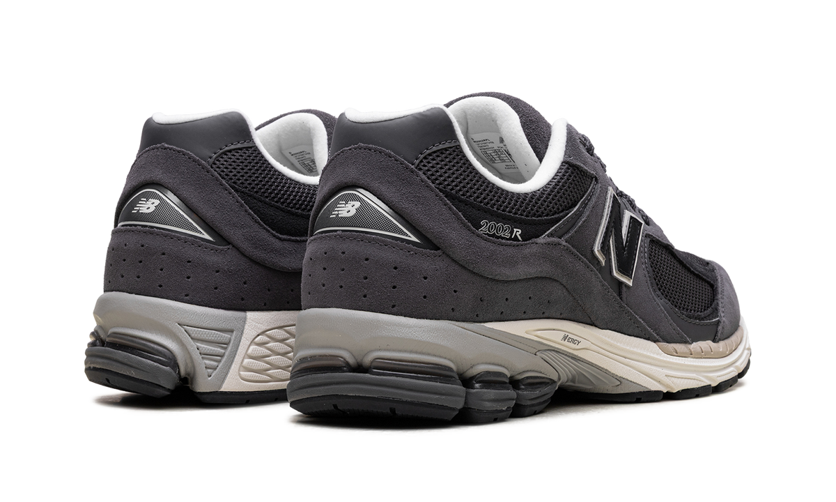 Overkicks - New Balance 2002R Monochrome Pack Grey (M2002RFL) - par completo