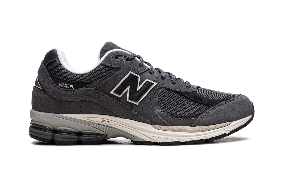 Overkicks - New Balance 2002R Monochrome Pack Grey (M2002RFL) - detalle talón
