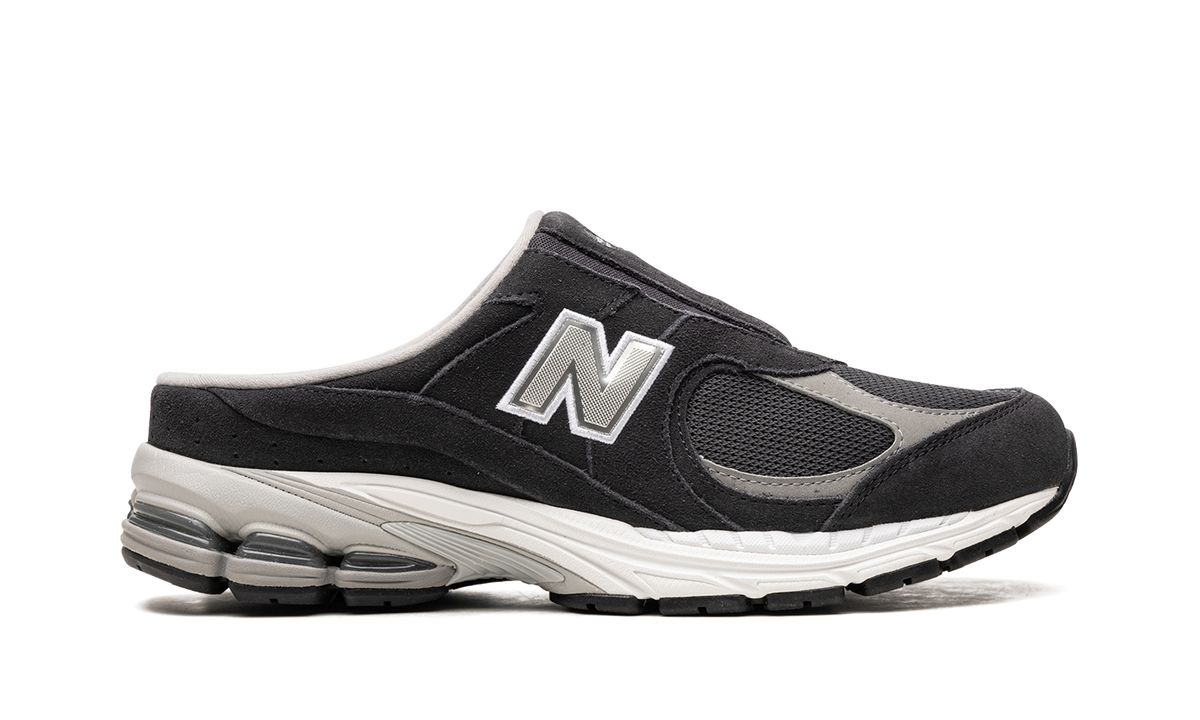 Overkicks - New Balance 2002R Mule Phantom (M2002RMC) - detalle talón
