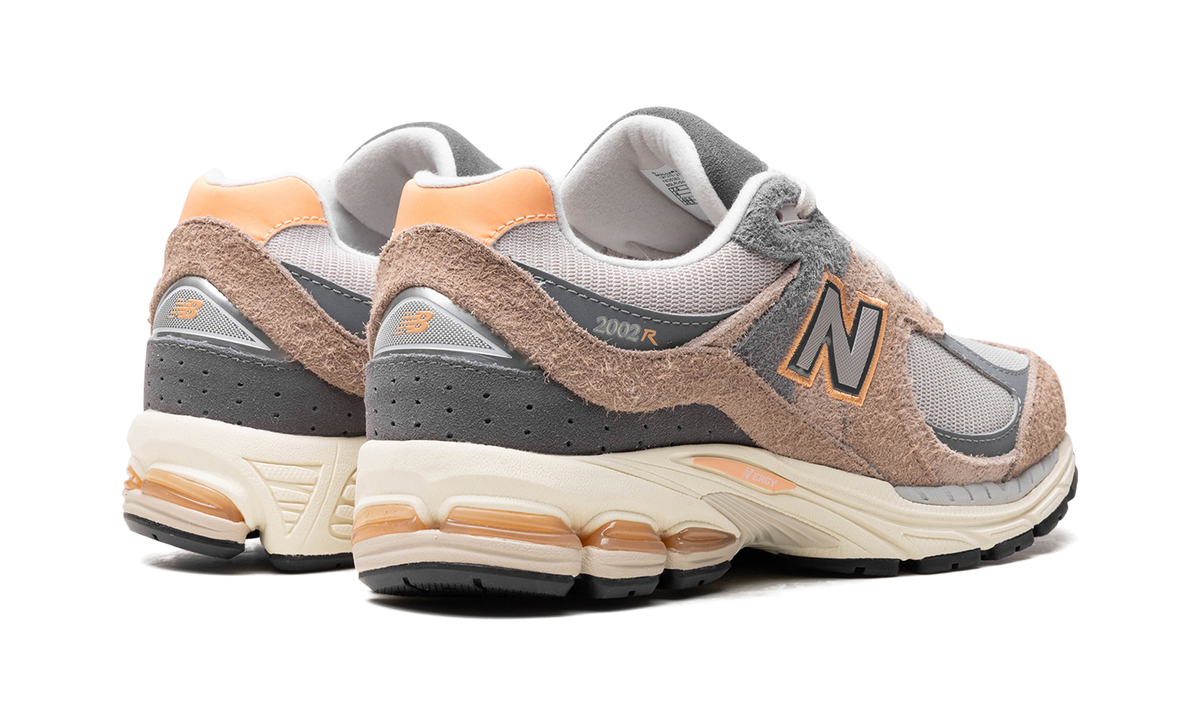 Overkicks - New Balance 2002R Mushroom Hazy Peach (M2002REJ) - par completo