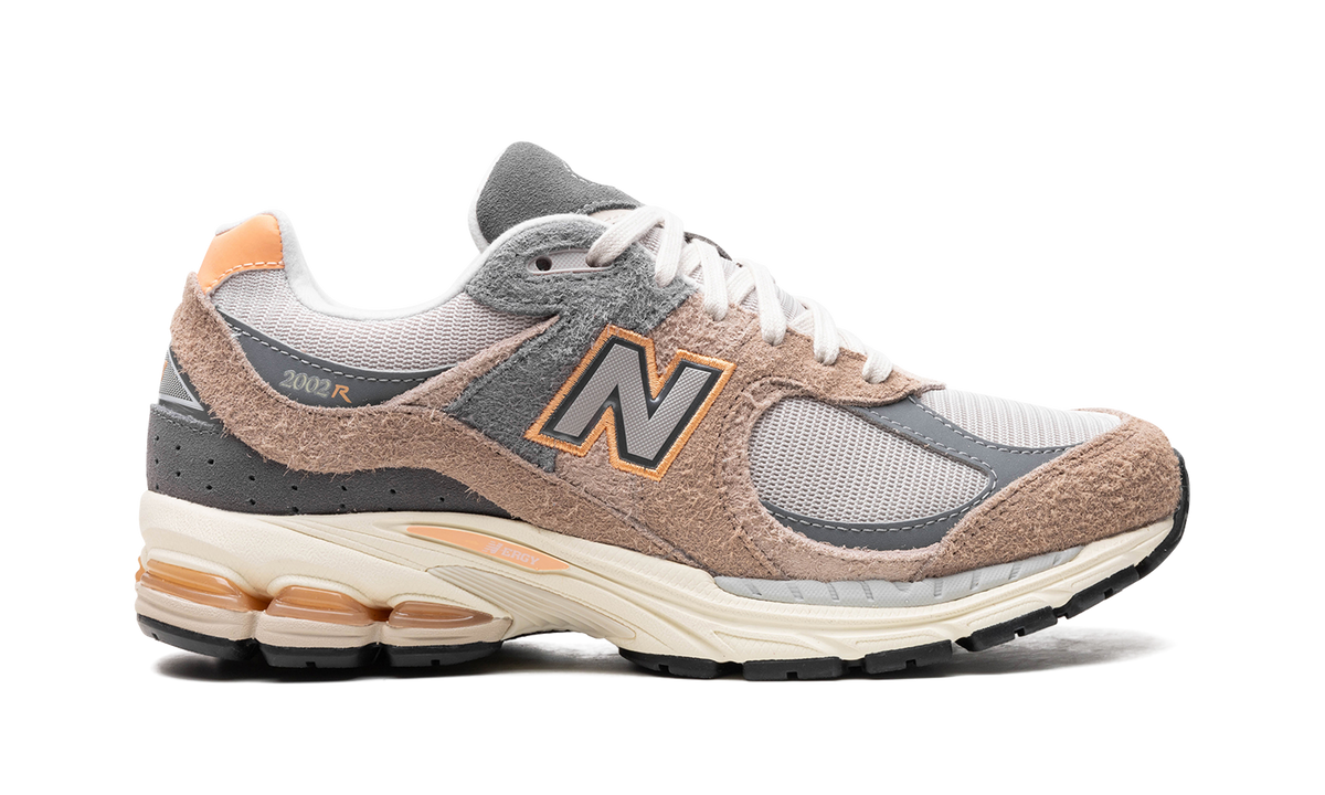 Overkicks - New Balance 2002R Mushroom Hazy Peach (M2002REJ) - detalle talón