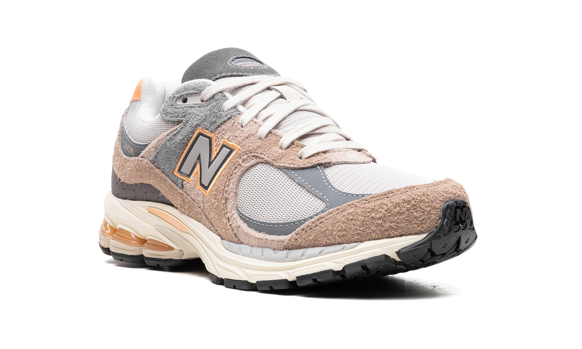 Overkicks - New Balance 2002R Mushroom Hazy Peach (M2002REJ) - detalle lateral interior