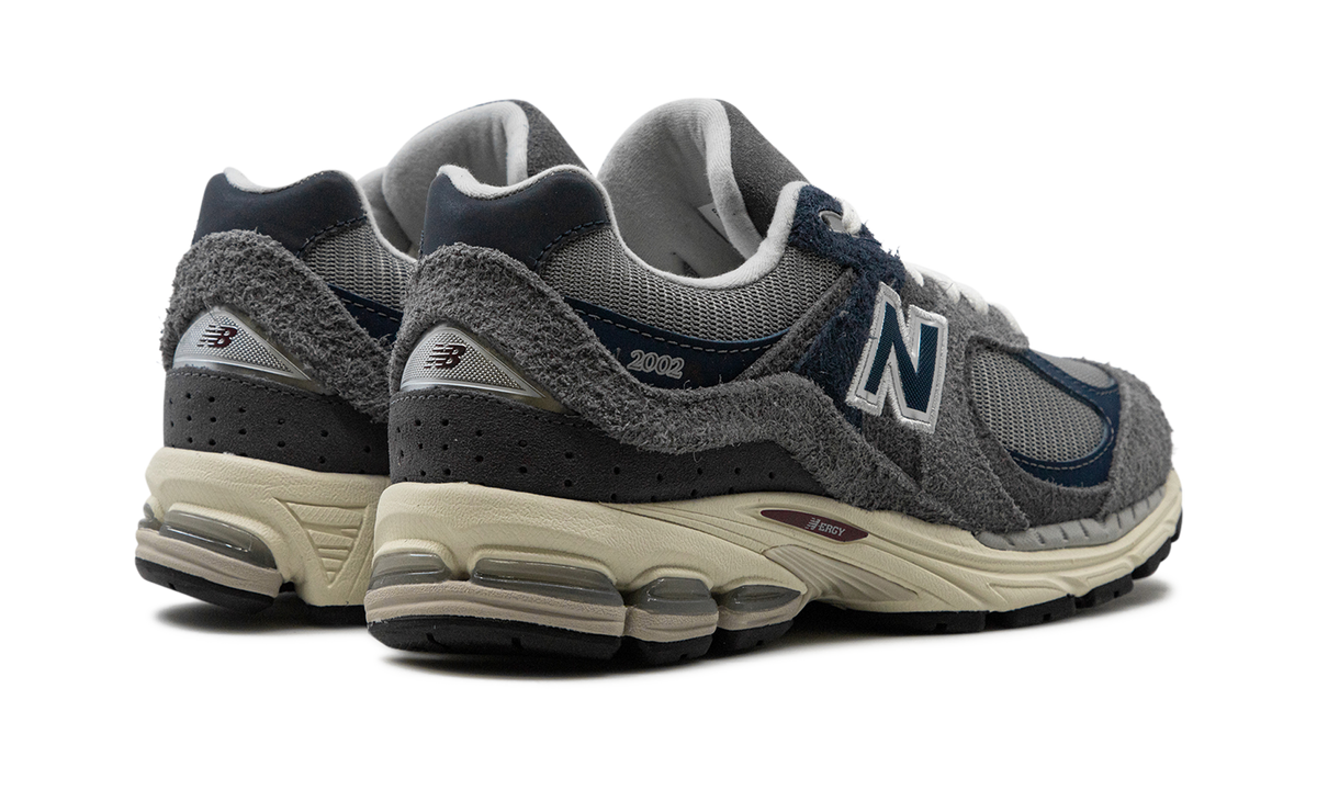 Overkicks - New Balance 2002R Navy Castlerock (M2002REL) - par completo