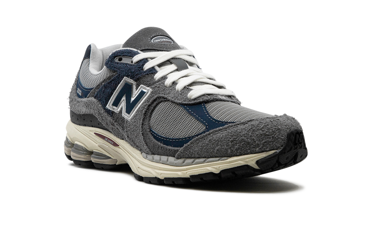 Overkicks - New Balance 2002R Navy Castlerock (M2002REL) - detalle lateral interior