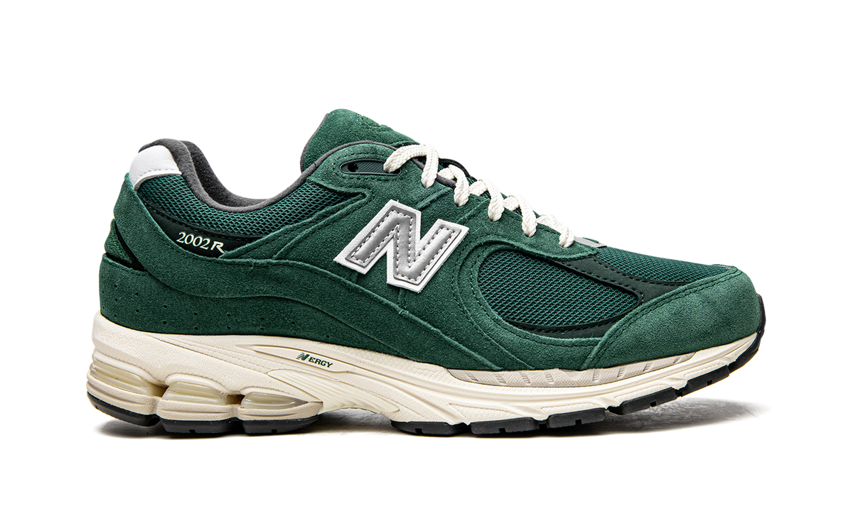 Overkicks - New Balance 2002R Nightwatch Green (M2002RHB) - detalle talón