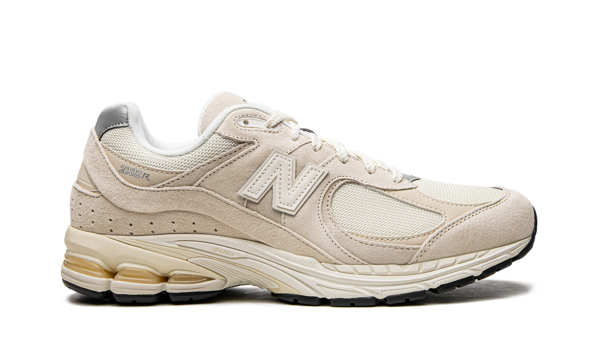 Overkicks - New Balance 2002R Off White (M2002RCC) - detalle talón