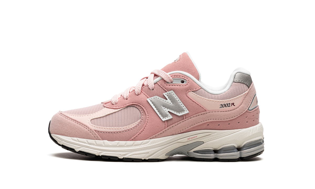 Overkicks - New Balance 2002R Pink Sand (GS) (GC2002SK) - vista lateral