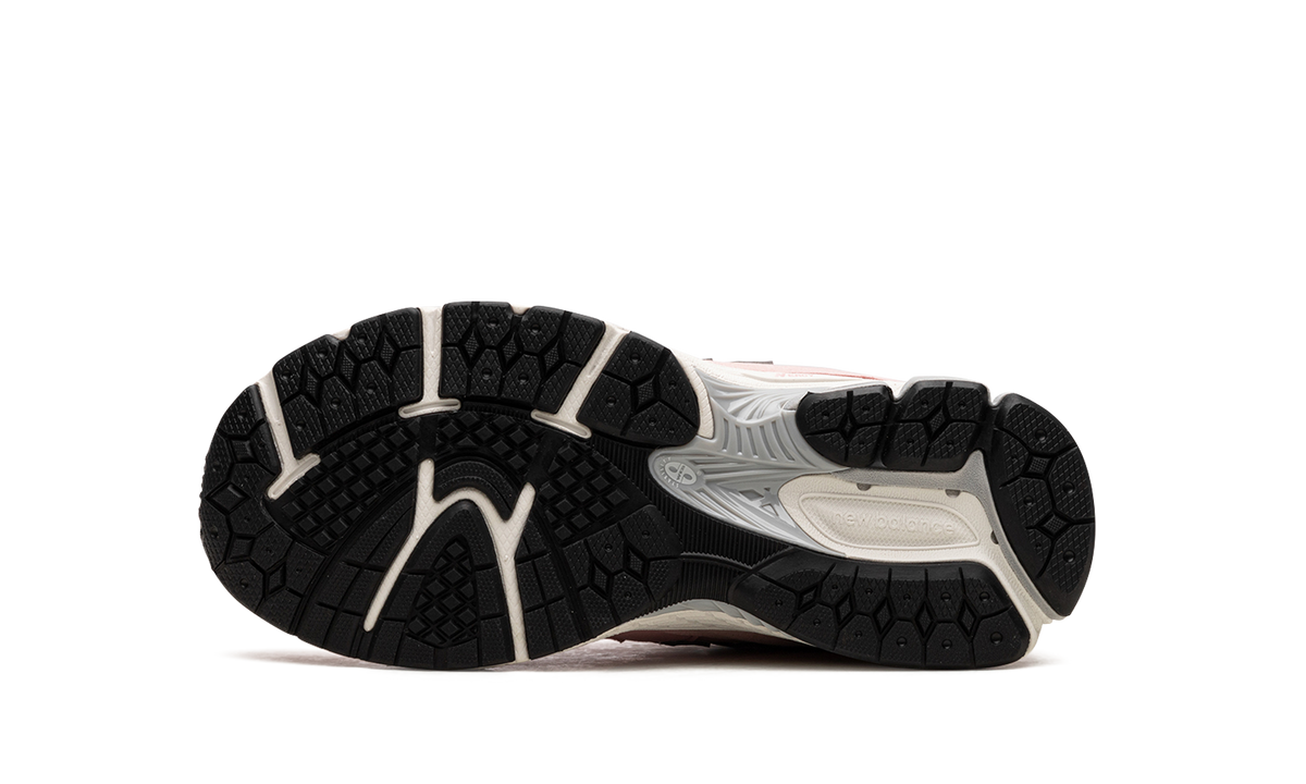 Overkicks - New Balance 2002R Pink Sand (GS) (GC2002SK) - imagen 5