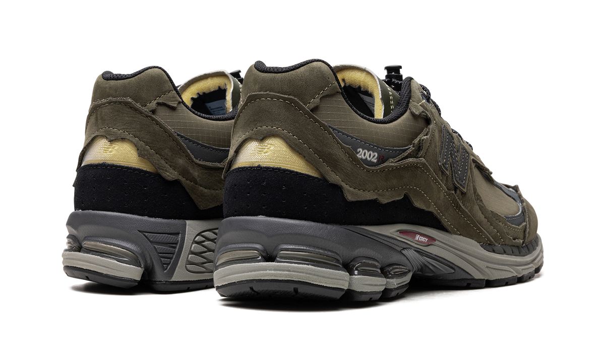 Overkicks - New Balance 2002R Protection Pack Dark Moss (M2002RDN) - par completo