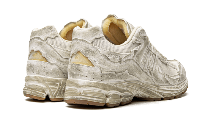 Overkicks - New Balance 2002R Protection Pack Distressed (M2002RDG) - par completo