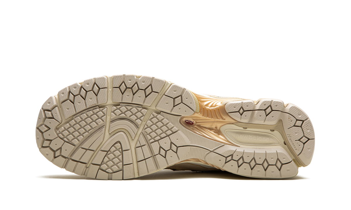 Overkicks - New Balance 2002R Protection Pack Sandstone (M2002RDQ) - vista superior