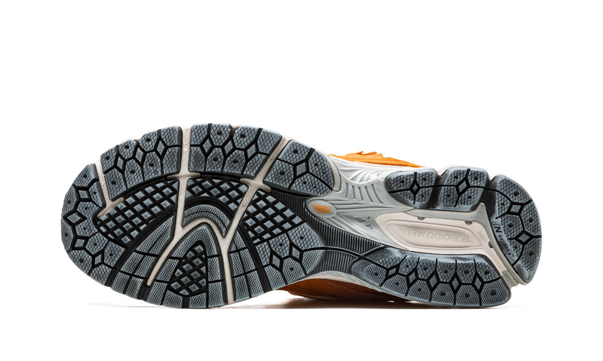 Overkicks - New Balance 2002R Protection Pack Vintage Orange (M2002RDE) - vista superior