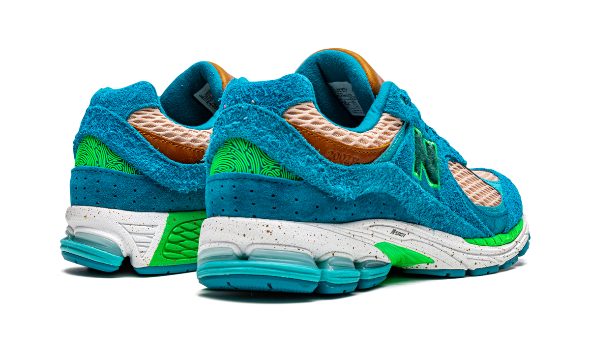 Overkicks - New Balance 2002R Salehe Bembury Water Be The Guide (ML2002RJ) - par completo