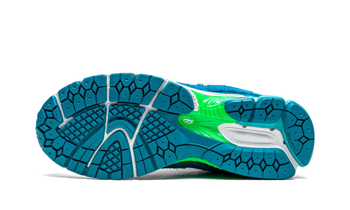 Overkicks - New Balance 2002R Salehe Bembury Water Be The Guide (ML2002RJ) - vista superior