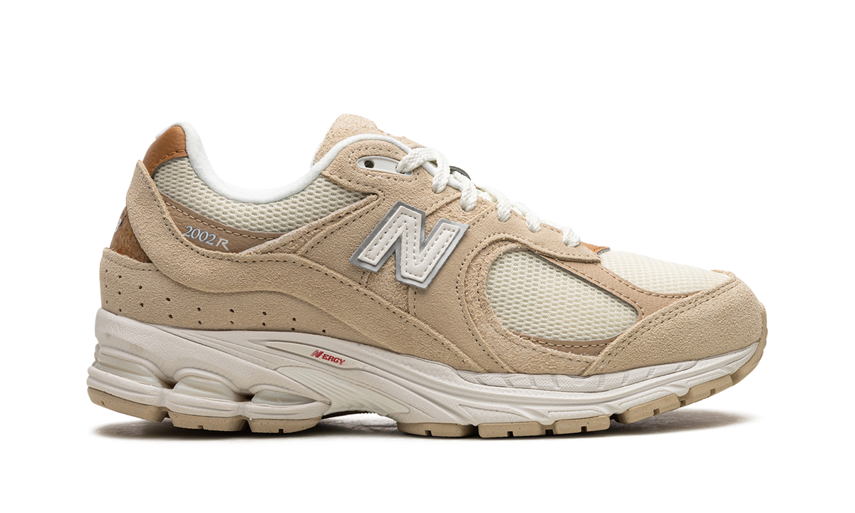 Overkicks - New Balance 2002R Sandstone (M2002RSC) - detalle talón